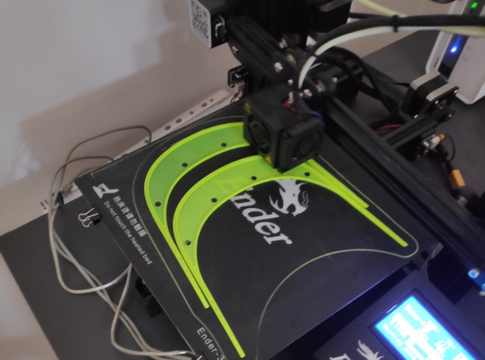 Voluntarios palmeros fabrican con impresoras 3D 🖨 máscaras de protección contra el Covid-19