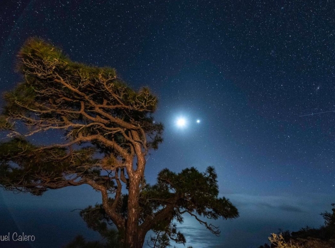 La Luna y Venus, una danza casi perfecta 💞🌔 