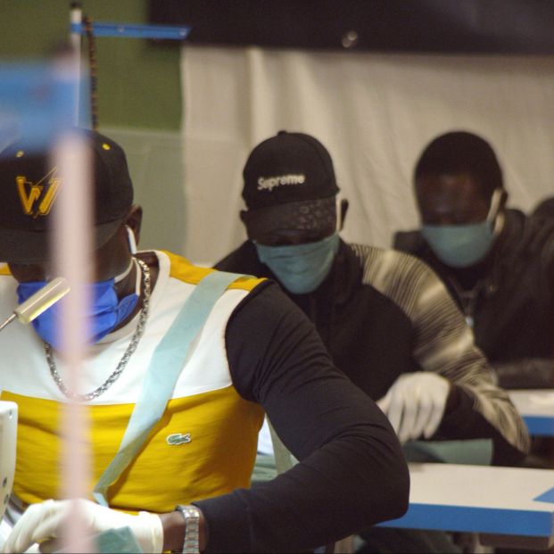 Los Manteros👨🏾‍🔧 también ayudan fabricando batas y mascarillas 😷 para hospitales
