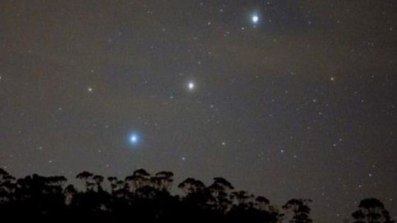 #ElUniversoEnCasa: el IAC 🔭 te invita a esta noche a ver 🌙La Luna creciente, 🌕Venus y 🌑Mercurio alineados