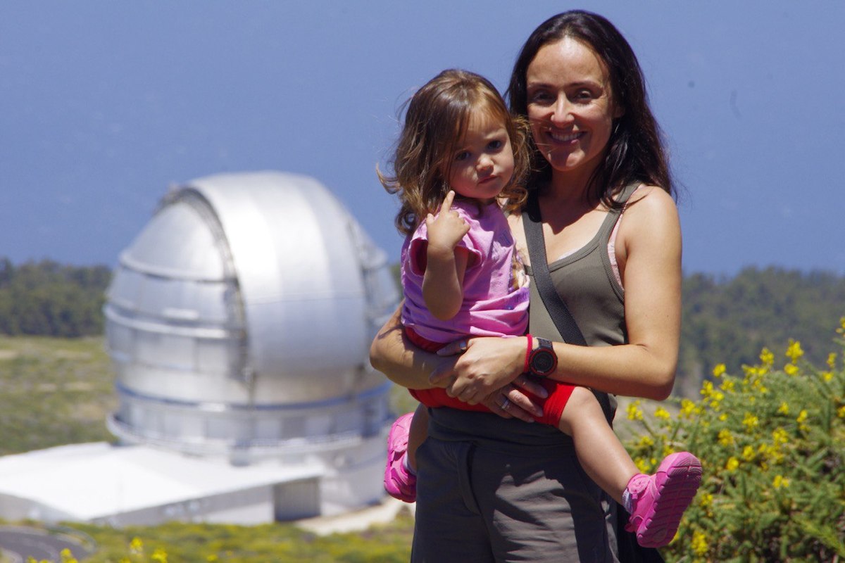 👷🏻‍♀️ Nieves Castro: la niña que contemplaba estrellas 🌌 desde el patio de su casa 🔭