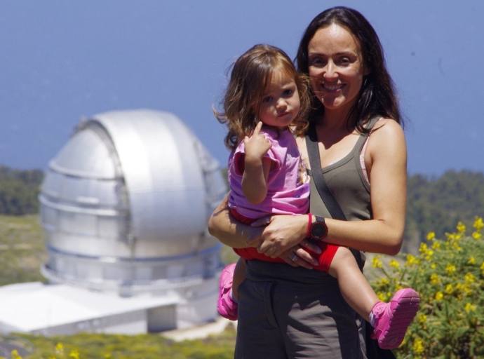 👷🏻‍♀️ Nieves Castro: la niña que contemplaba estrellas 🌌 desde el patio de su casa 🔭