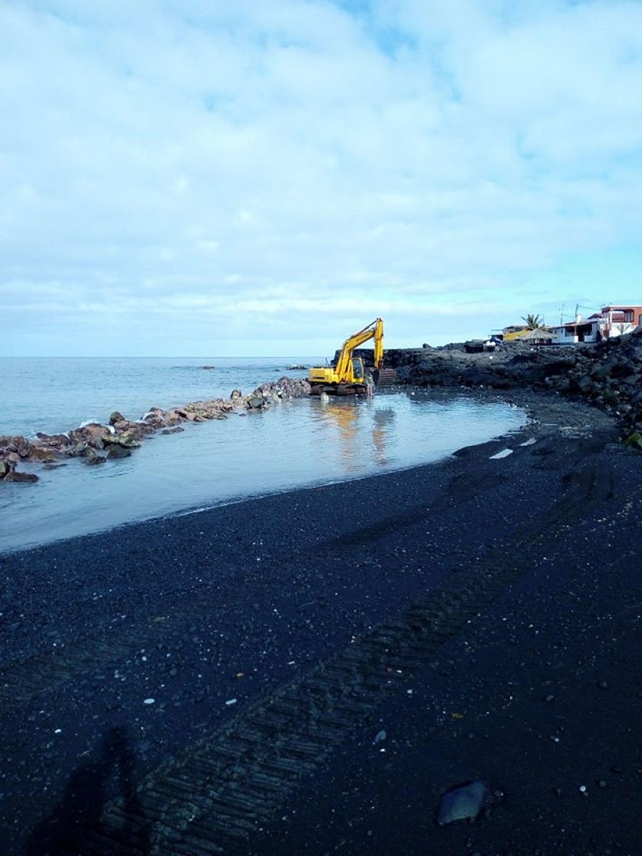Los Llanos acondiciona para el baño 🏊‍♀️🥽 las charcas de El Remo y La Bombilla 🌊