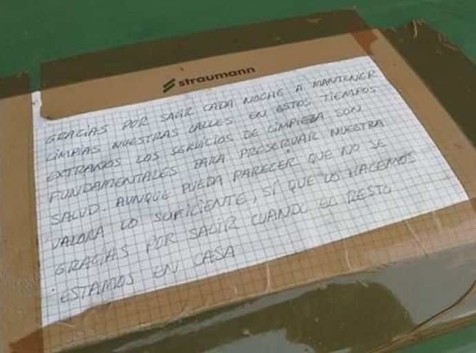 ✍️ Mensaje en un contenedor de basura 🚮: "Aunque pueda parecer que no 👷🏻, sí os valoramos" 👏👏