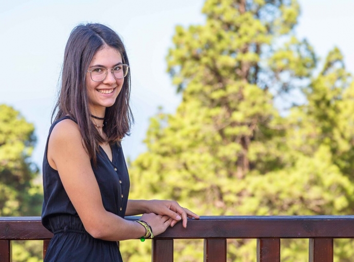 😃 La artesana palmera Gabriela Pérez  recibe el 🏆🥇 Premio Joven Canarias 2020