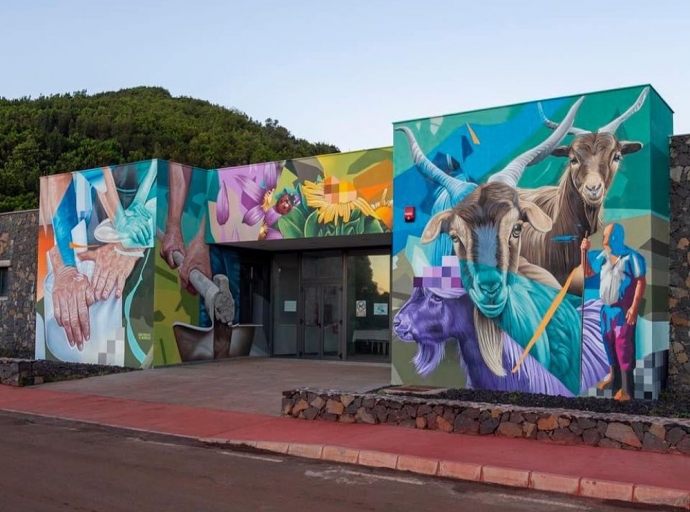 Sabotaje al Montaje 🖌 'llena de color' el Centro de Promoción Agraria de Garafía 🐐