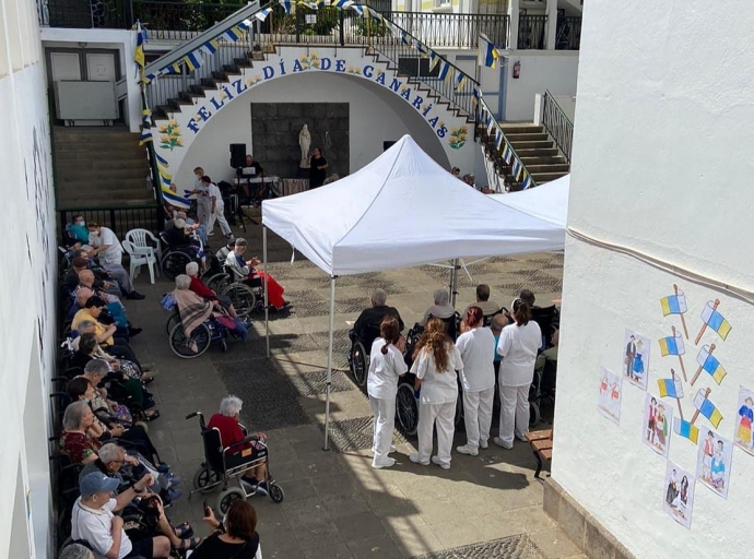 El ambiente festivo🎉 inunda el Hospital de Dolores🏥👵👴 para celebrar el Día de Canarias🇮🇨