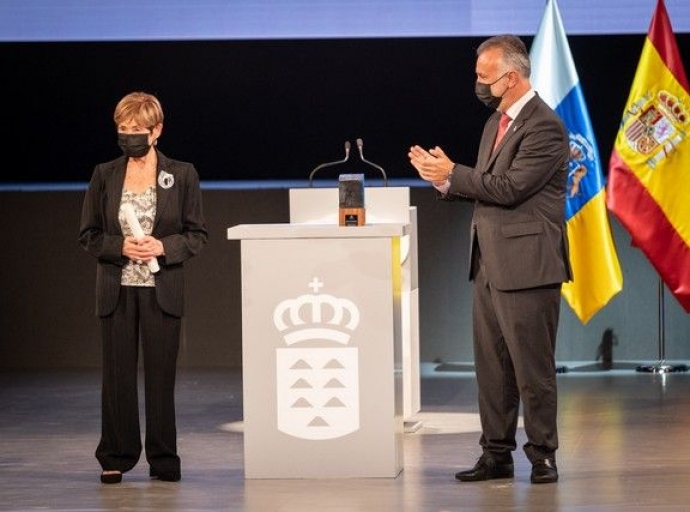 La palmera María Isabel Nazco, 🎖️ Premio Canarias 2021 🇮🇨 de Bellas Artes