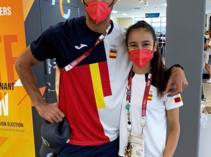 El 🏃🏻 olímpico palmero, Samuel García, nos regala desde 🏯 Tokio una foto con la primera medallista española 🥇 Adriana Cerezo 🇪🇸