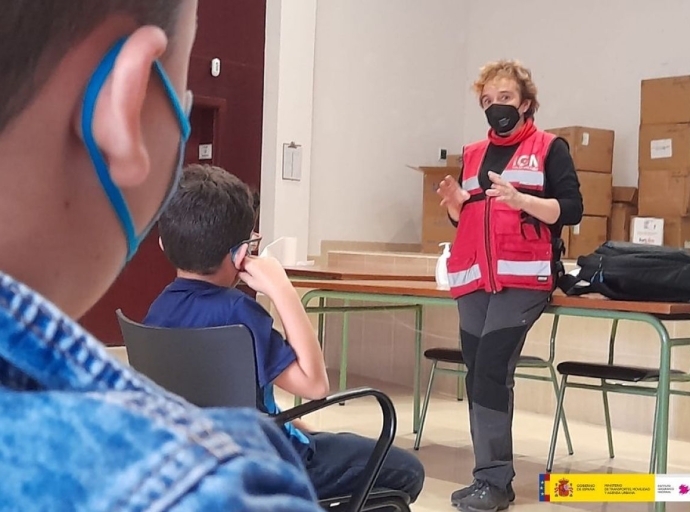 El IGN acerca el 🌋volcanismo🌋 a los alumnos del desaparecido colegio de 🏫Todoque