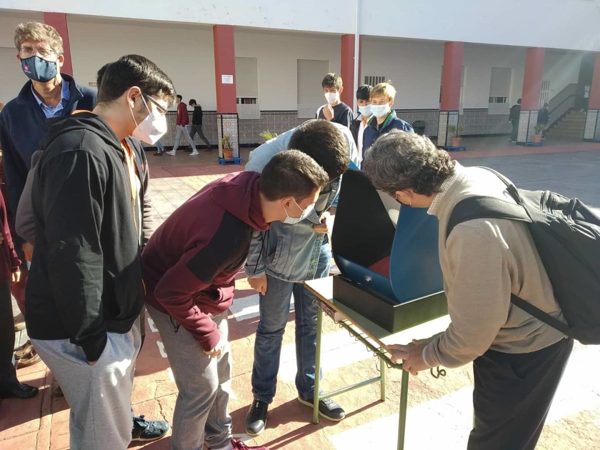 La 🔭Maratón de Astropartículas🌌 ‘impacta’ la próxima semana en los centros educativos👦👧 de La Palma