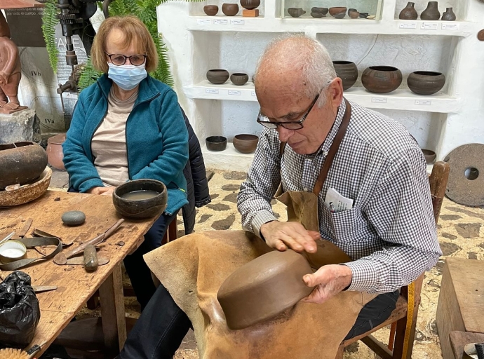 Ramón y Vina🧓👩‍🦱, ‘Hijos Predilectos’ de Mazo, por su papel en la 🙌conservación de la cerámica palmera😊