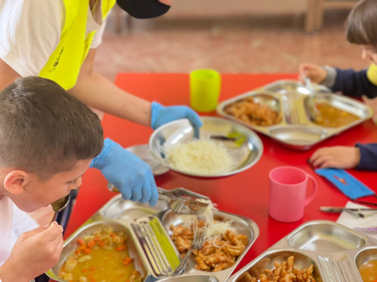 Primer día de comedor🍽 para los niños👧🧑 del CEIP La Cuesta en Barlovento