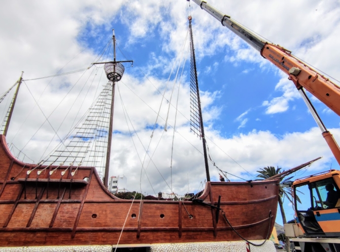 El ⚓Barco de la Virgen ya luce su nuevo mástil de proa😀