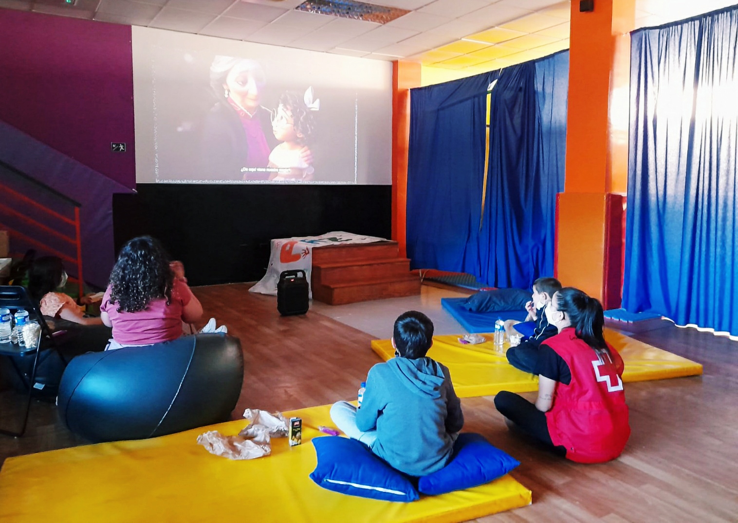 Un año de 😊'Sonrisas libres'😊 para los niños afectados por el volcán🌋