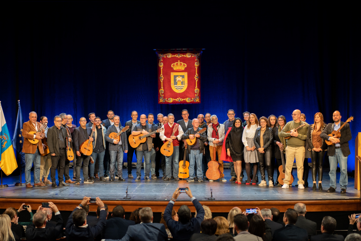 ‘Lo Divino’🎼 recibe la Medalla🏅 de la Isla por su 75 aniversario