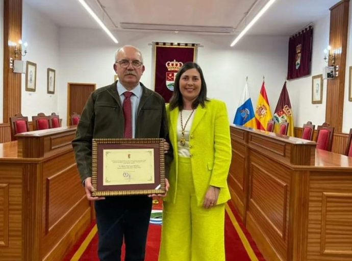 El maestro Adolfo Rodríguez González es ya el cronista 📚 oficial de Mazo 👏