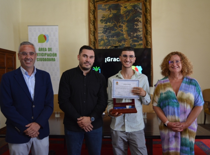 Premio al 🏅Mérito Ciudadano🏅 al 🌲activista medioambiental🗑️ Darío Hernández